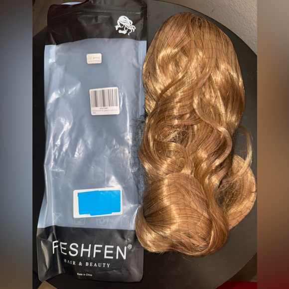 Women's Golden Brown 24" Wavy Ponytail Extension, Synthetic - Picture 2 of 4